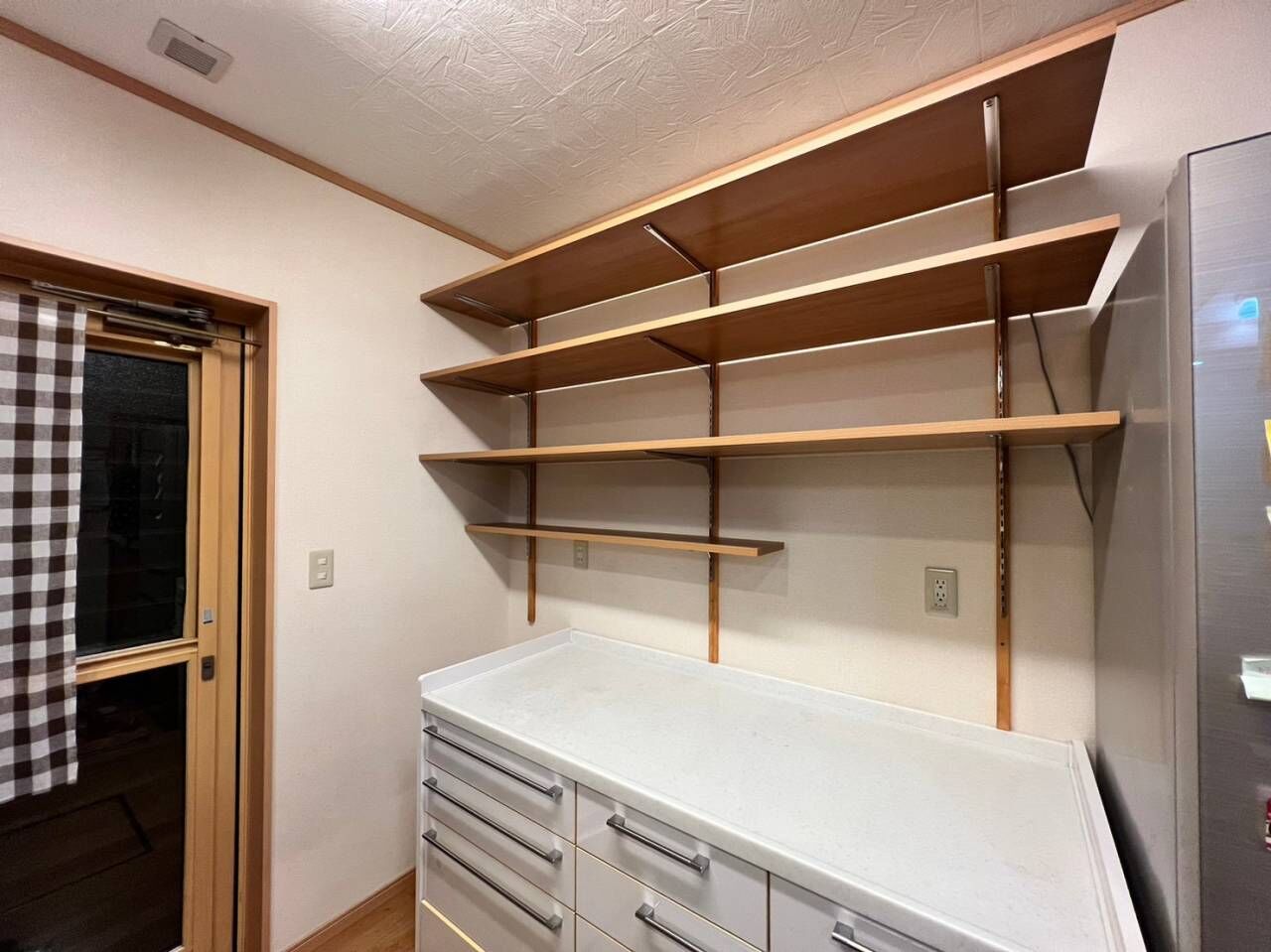 中津川市　F様邸　内装リフォームでキッチン棚を取り付けました